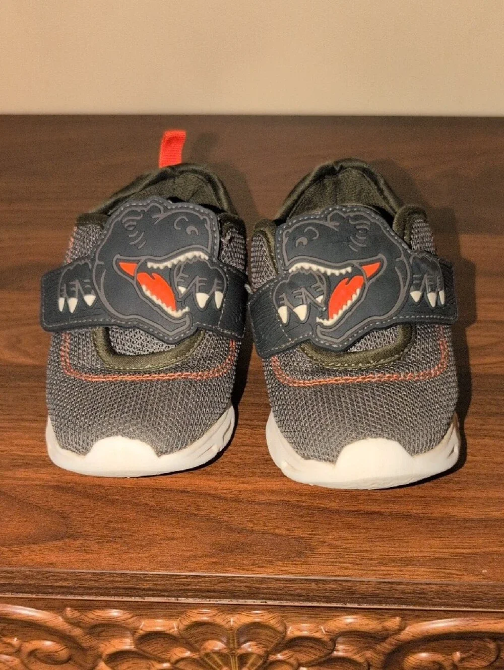 Carter's Green & Red T-Rex Kids Sneakers Size 9M (Toddler Size)